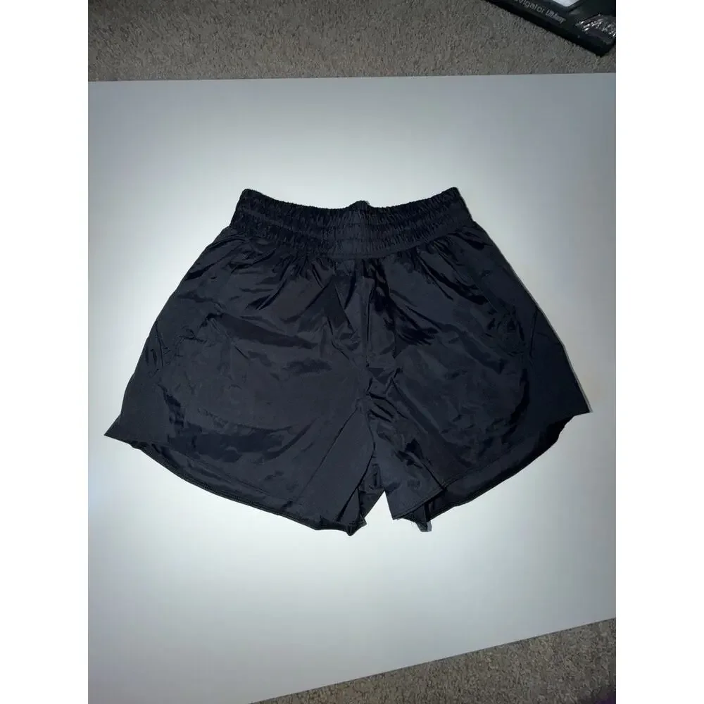 NWT Under Armour Women’s Navy Flex Woven 5 Inch Crinkle Shorts Small - Picture 4 of 5